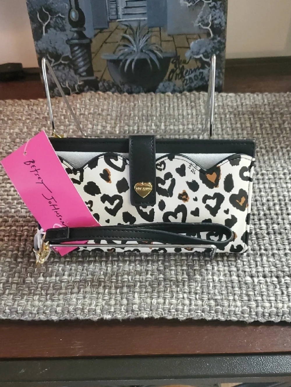 Betsey Johnson White Heart Leopard Print Wristlet/Wallet with Black Trim - Picture 10 of 12